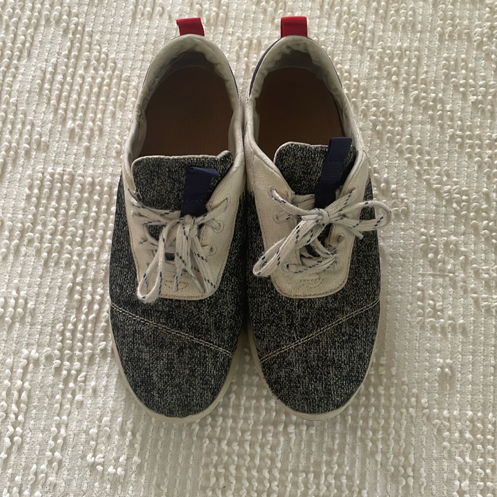 TOMS tennis shoe